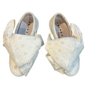 Joshua Sanders White Eyelet Bow Slip-On‎ Sneakers – Size 36 (US 6)